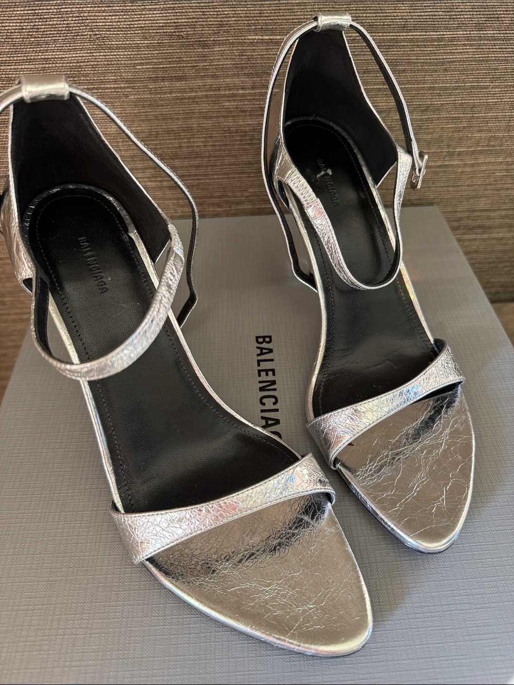 NIB Balenciaga metallic silver, honey sandal